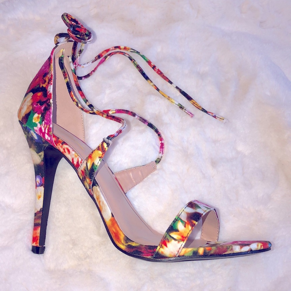 New Glam Lace-up Flower Heels Size 9